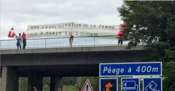 Deux poids, deux mesures : la banderole déployée par les opposants à la manie pour tous n'ont pas été inquiétas